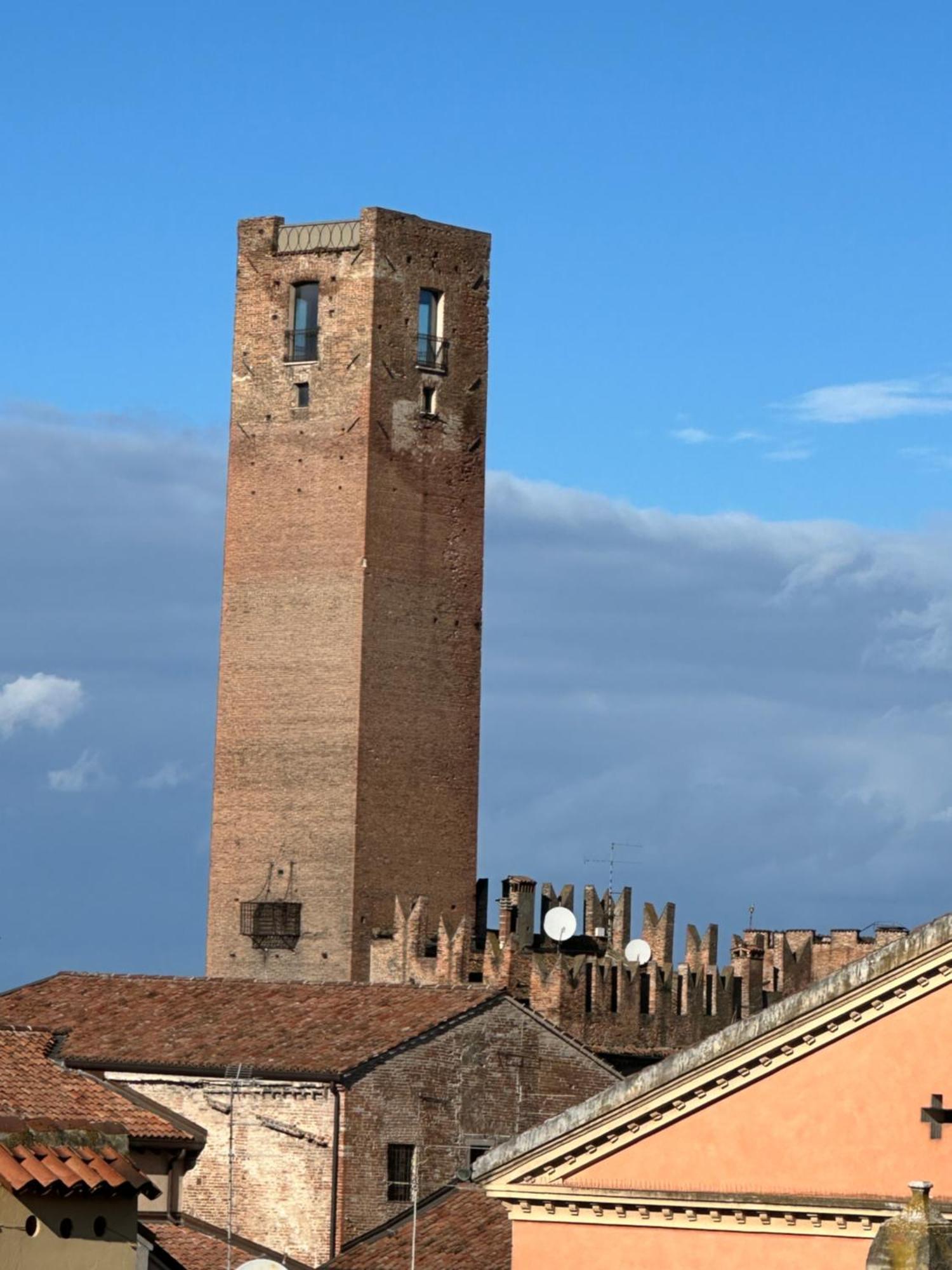 Ferienwohnung Mansarda Le Torri Mantua Exterior foto